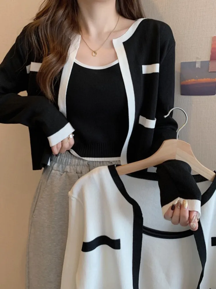 

Весенний универсальный вязаный комплект 2026: стройнящий, скрывающий недостатки, женский модный верхний костюм-двойка для повседневной носки, эластичный, стандартный крой