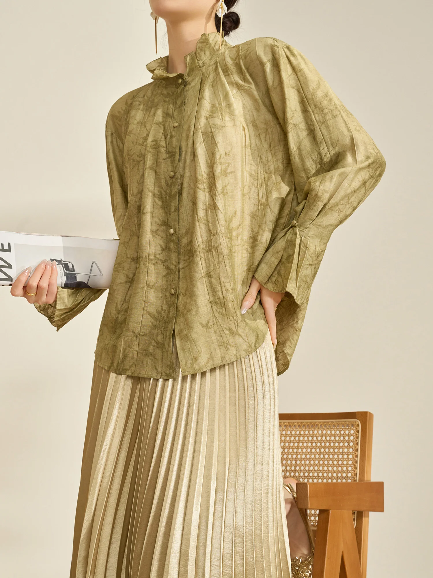 

Новая китайская блузка с длинным рукавом, вышивкой и плиссировкой, с воротником-стойкой, ранняя весна 2026, уникальный, очень красивый топ для женщин