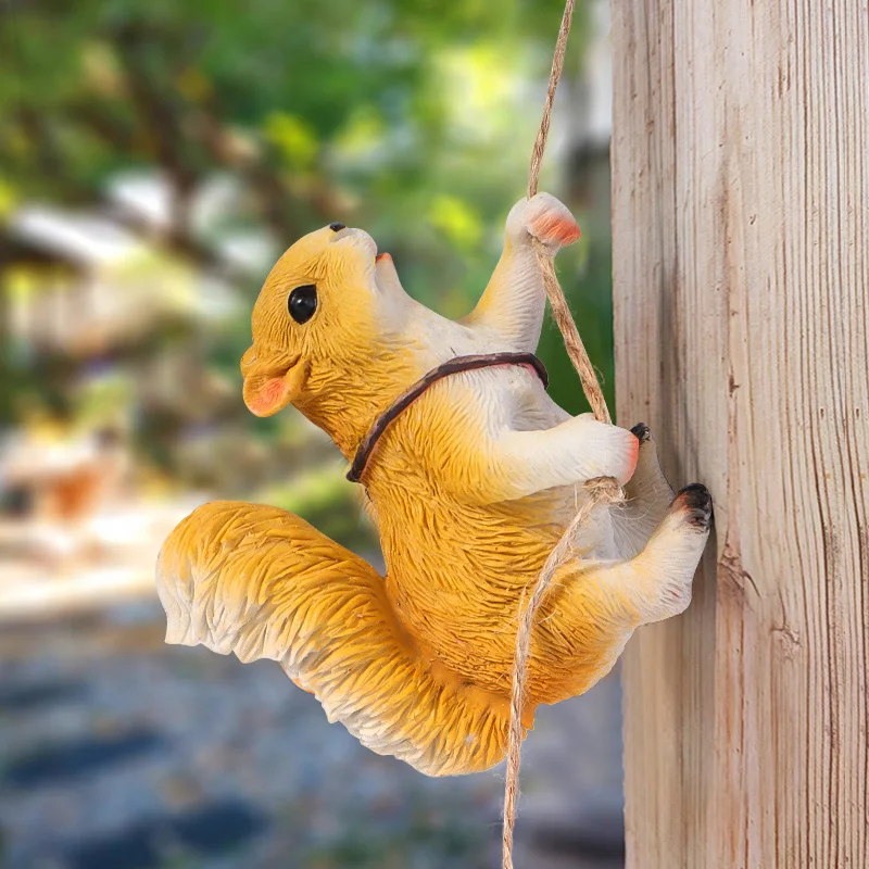 Cute Resin Climbing Squirrel Figurine, Lifelike Animal Sculpture Hanging Decor for Outdoor Garden Patio Yard Lawn