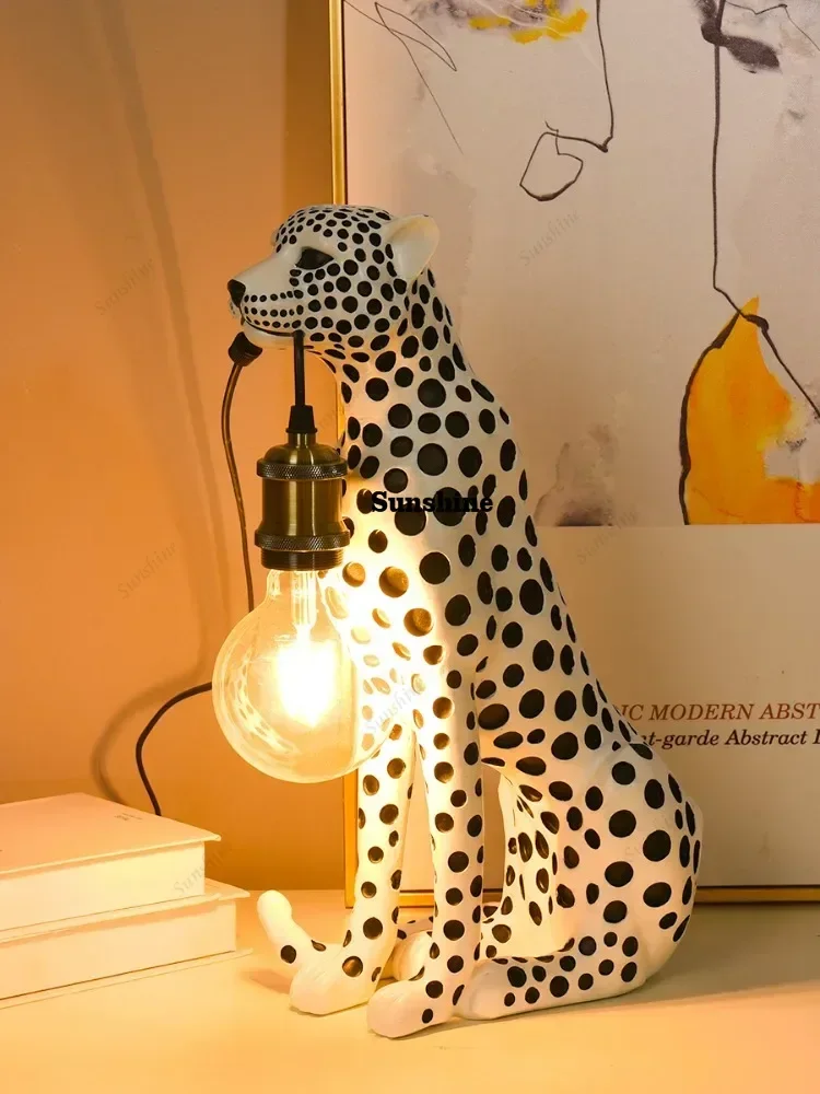 Modern Creativity Cheetah Sculpture Room Decoration Animal Figurine Model Living Room Table Home Decor And Accessories Ornaments
