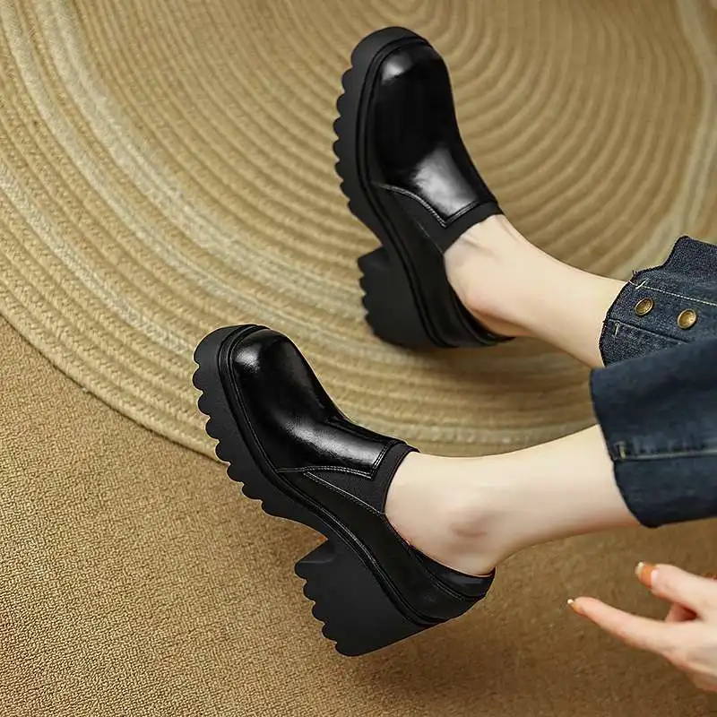 Krazing Pot Full Grain Leather Round Toe Retro Hippie Fashion High Heels Autumn Shoes Casual Platform Catwalk Beauty Lady Pumps image 2