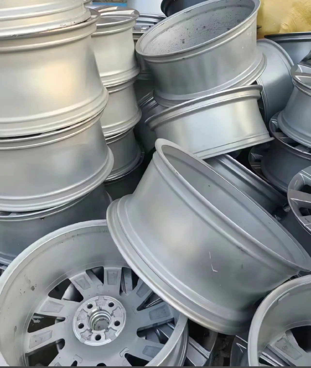 Aluminum Wheels Are Available in Large Quantities at Low Prices.Waste Aluminum Wheels Scrap Aluminum Wheels