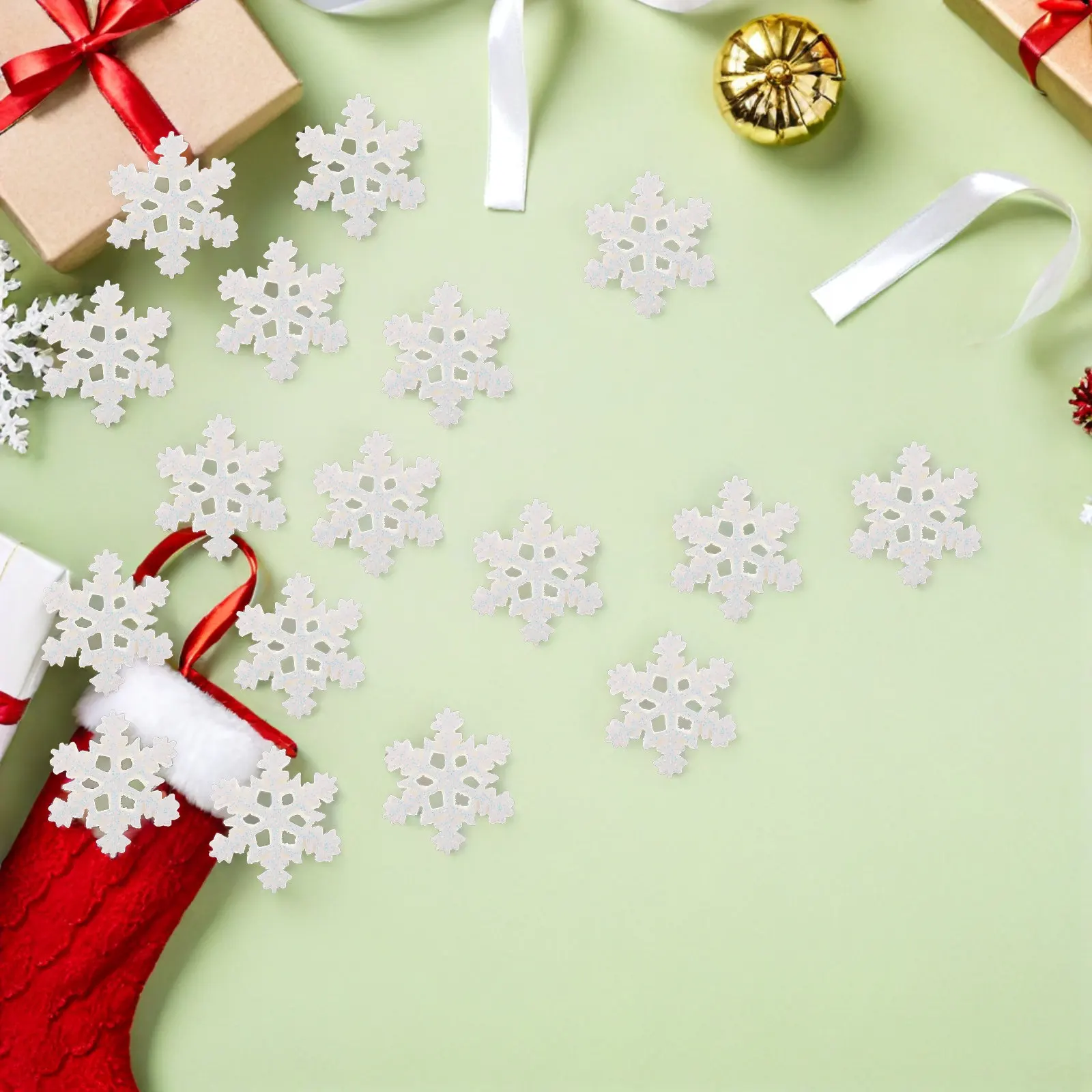 100Pcs Miniature Resin Snowflakes Elegant White Craft Decor for DIY Landscaping Moss Dioramas Christmas Ornaments Tabletop Shelf
