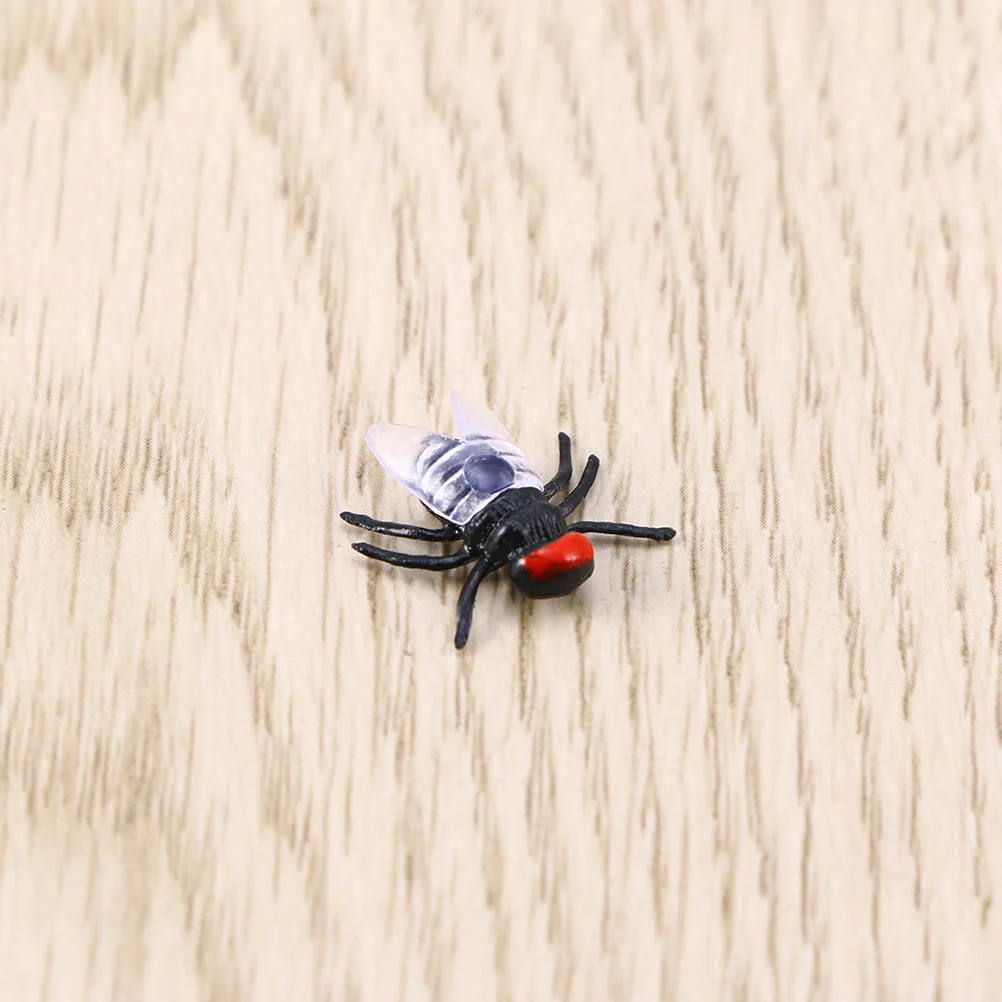 100 pezzi di giocattoli volanti artificiali volanti plastica nera mosca simulazione ingannevole scherzo puntelli insetti finti in PVC