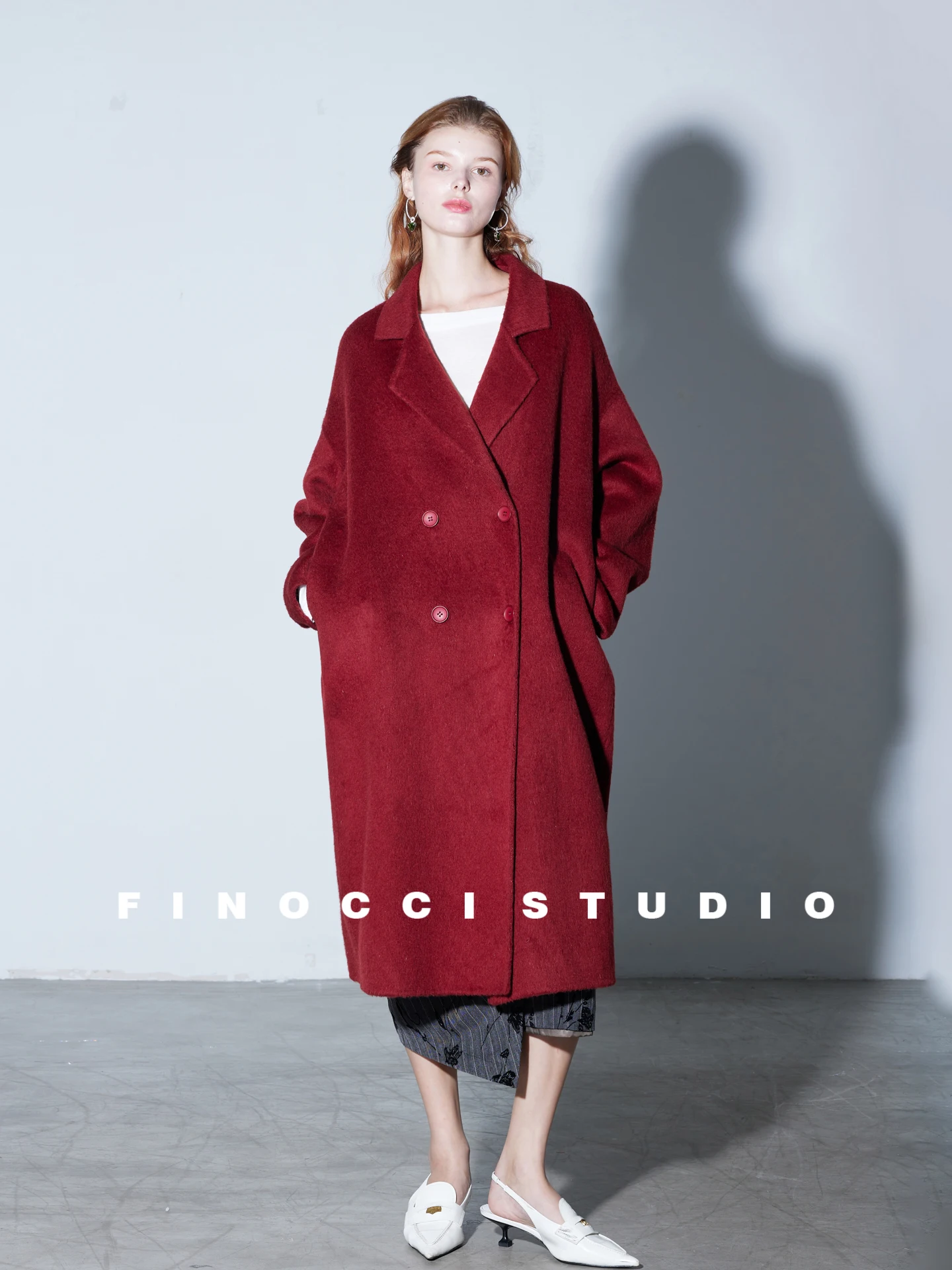 

Двустороннее шерстяное пальто Finocci из смесовой ткани с кроличьим мехом и шелком, белое, подчеркивающее фигуру, комфортное, для повседневной носки, длинное, свободного кроя