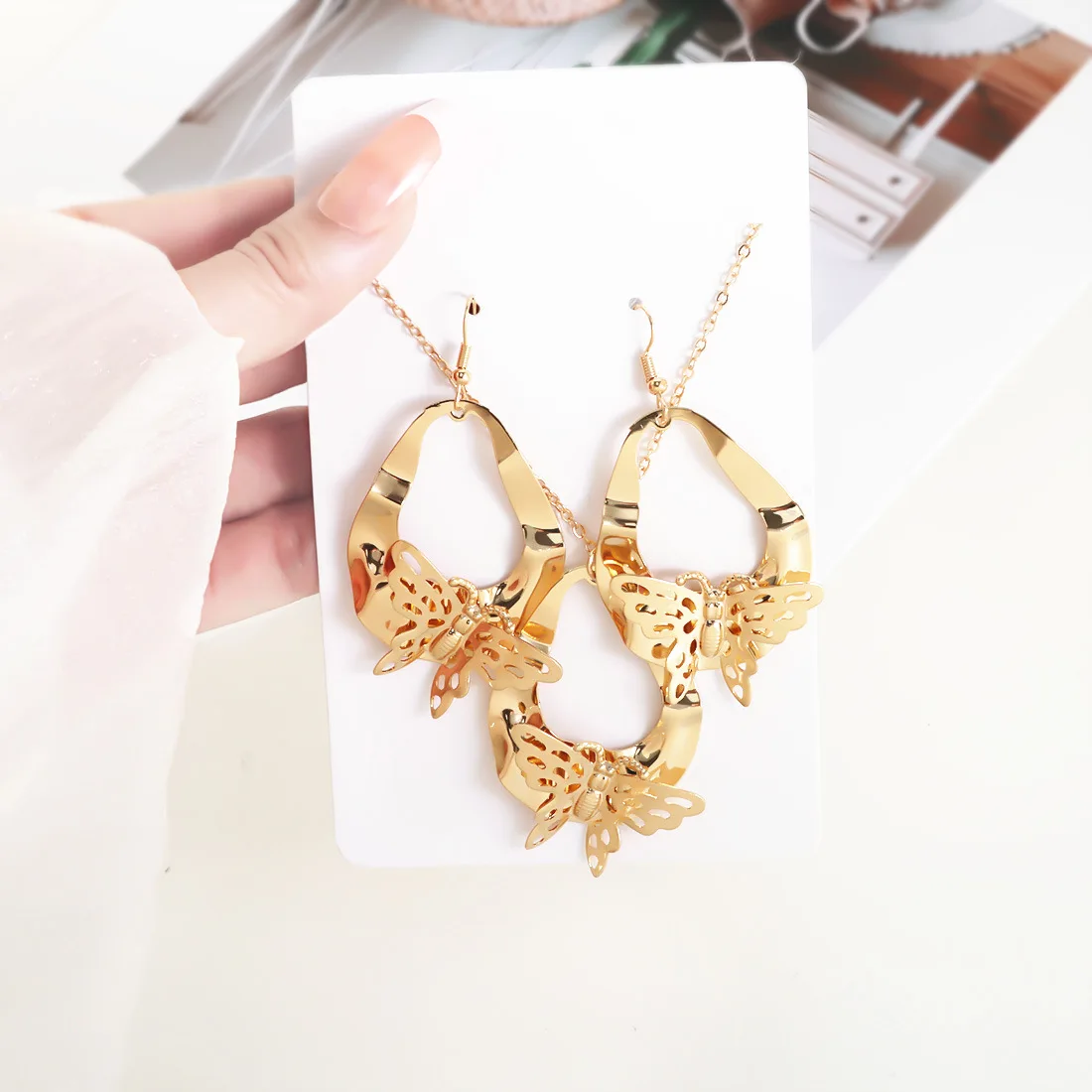 Cross-border European and American retro exaggerated pleated water drop pendant hollow three-dimensional butterfly necklace set