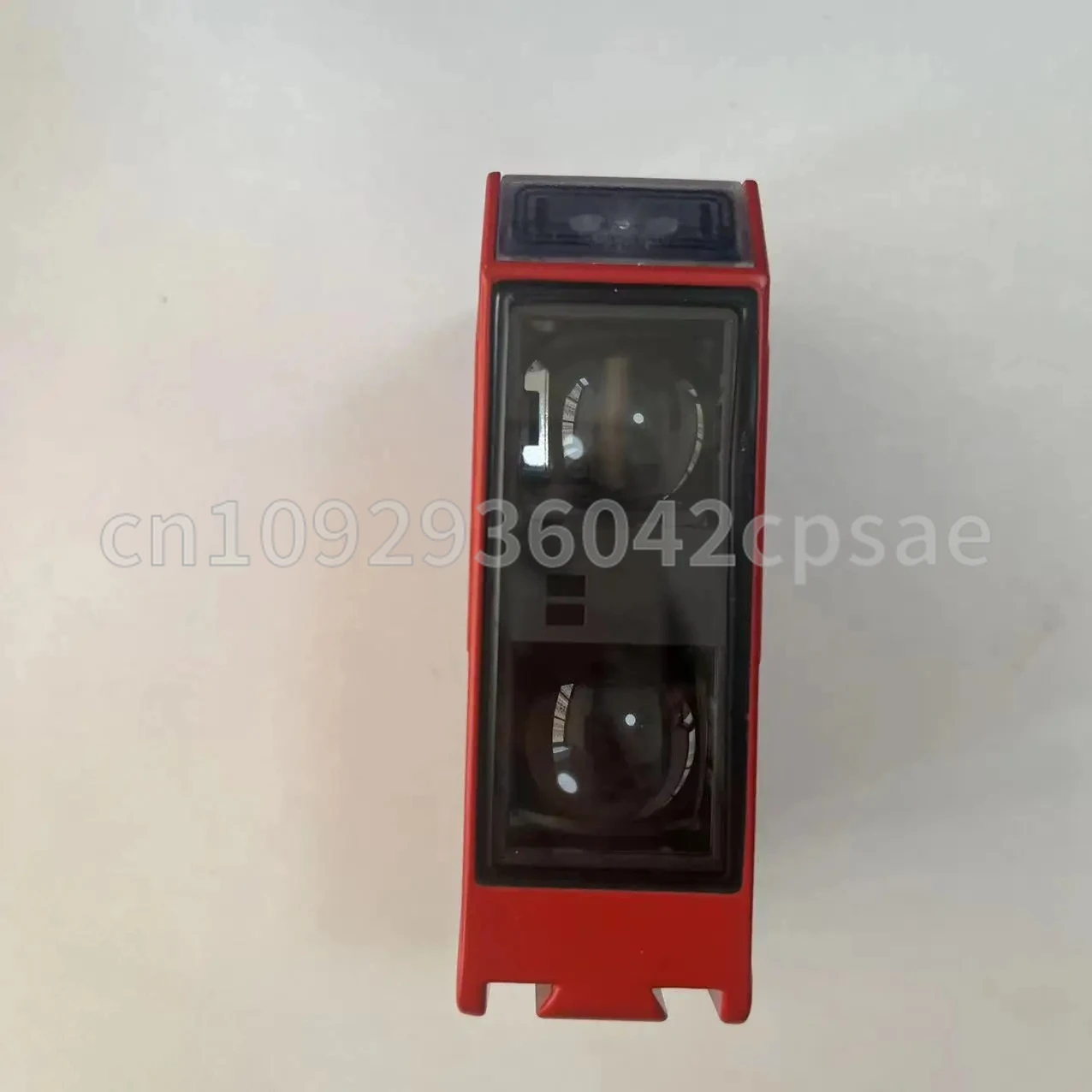 الأصلي الجديد Leuze HRT 96M/A-1670-800-44 مستشعر منتشر مع قمع الخلفية ضمان لمدة سنة واحدة رقم الجزء. 50080048 #1