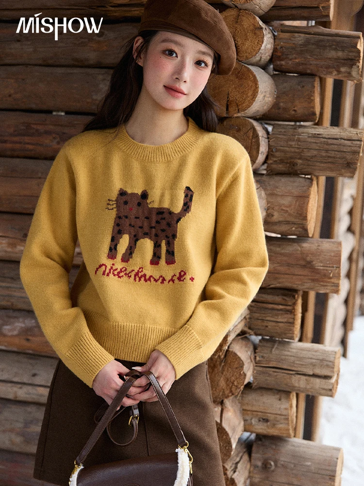 MISHOW سترة نسائية صفراء 2025 شتاء جديد الحيوان الكرتون طباعة طاقم الرقبة البلوز فضفاضة متعددة الاستخدامات كم طويل علوي MXE90Z2788