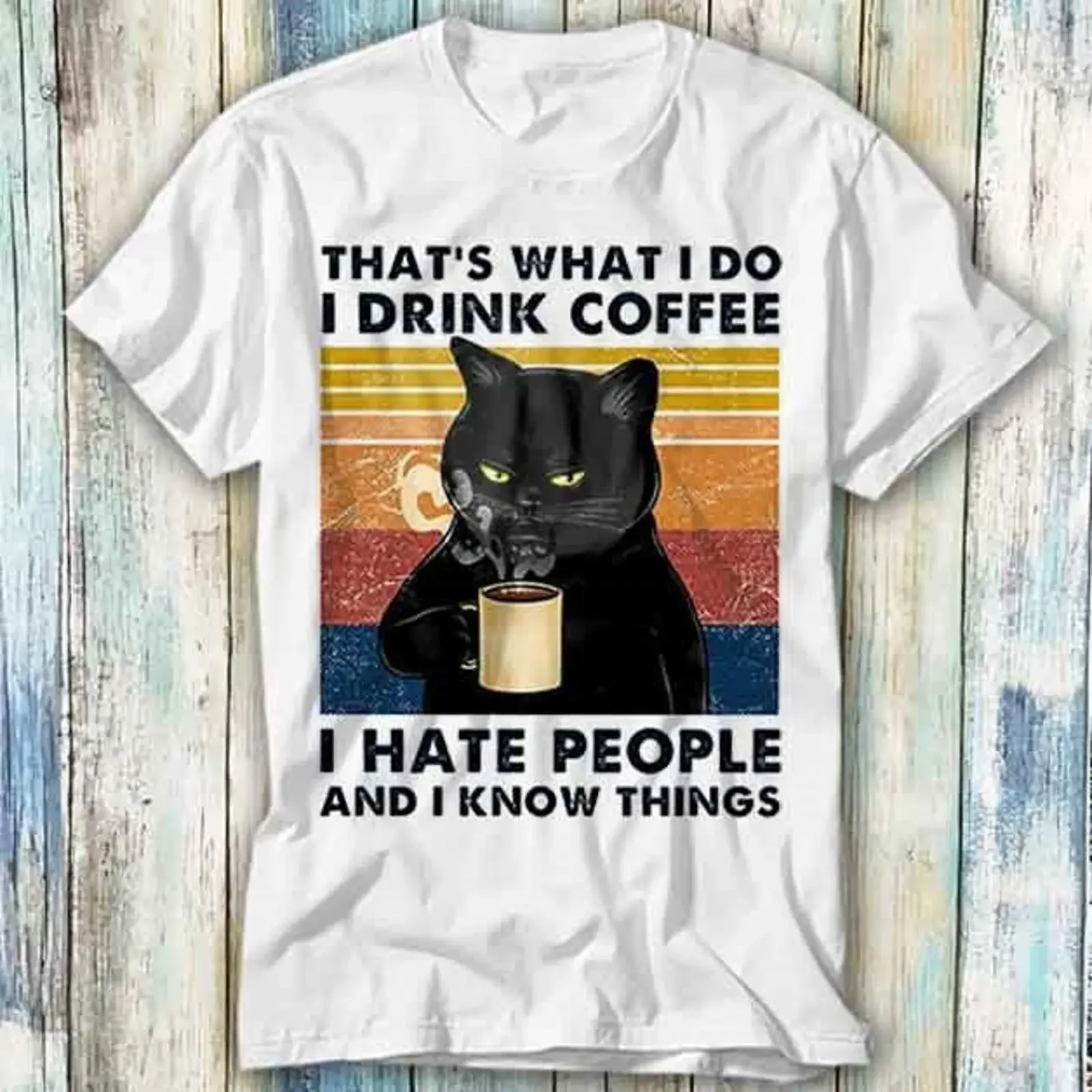 C'est ce que je fais : je bois du café, j'ai horreur des gens et je sais des choses - T-shirt rétro drôle avec chat noir, décontracté, vintage, délavé, confortable