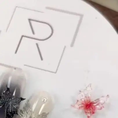 20pcs 얼음 온도 연화 나비 네일 액세서리 3D 그라디언트 색상 나비 착용 네일 수지 드릴 장식