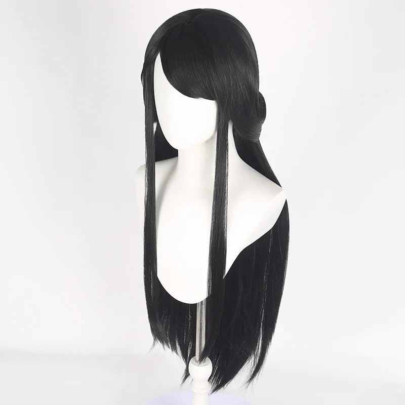 A Female Cosplayer Dressed As Su Wen From The Mobile Game "Smoking Rain" Wearing A Wig.