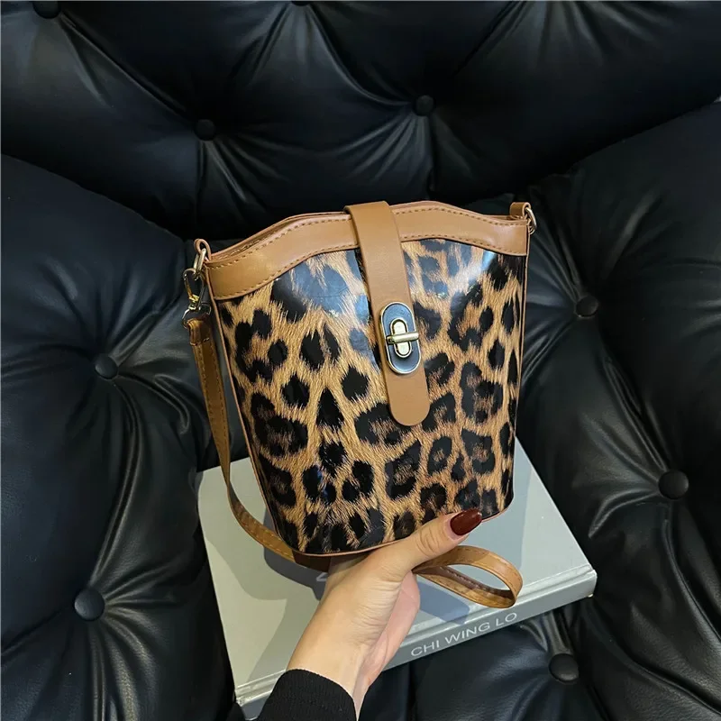 Leopard print shoulder messenger bag versatile temperament simple bucket bag