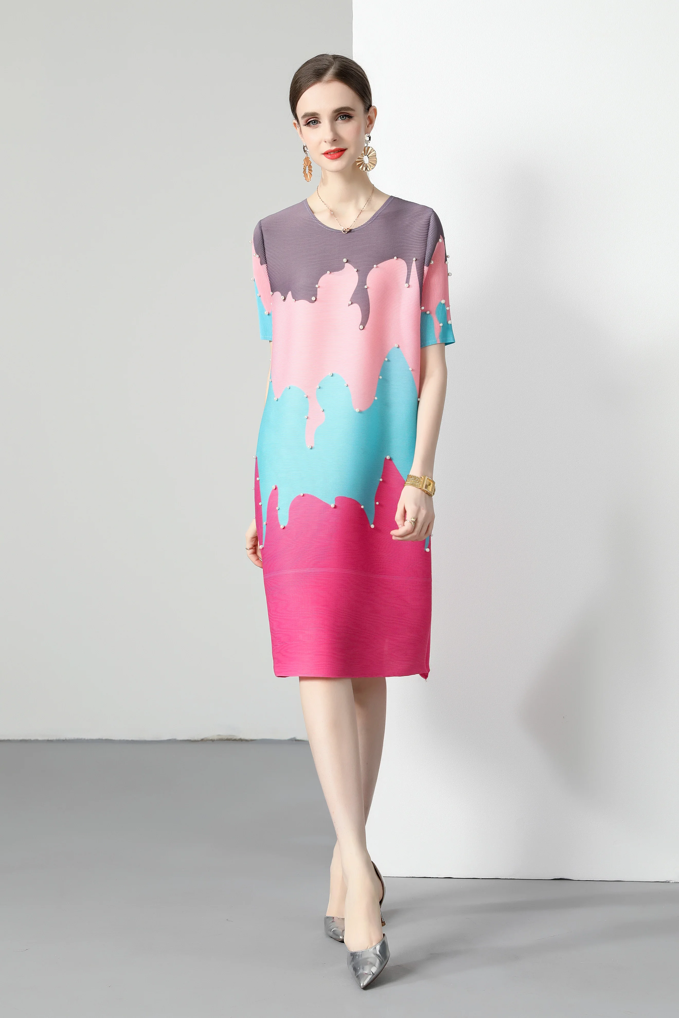 Miyake Plissee-Kontrast-Eiscreme-Druck-Perlenkleid, süße schlankmachende Damenbekleidung, Rundhals-A-Linien-Rock 2025, Damen