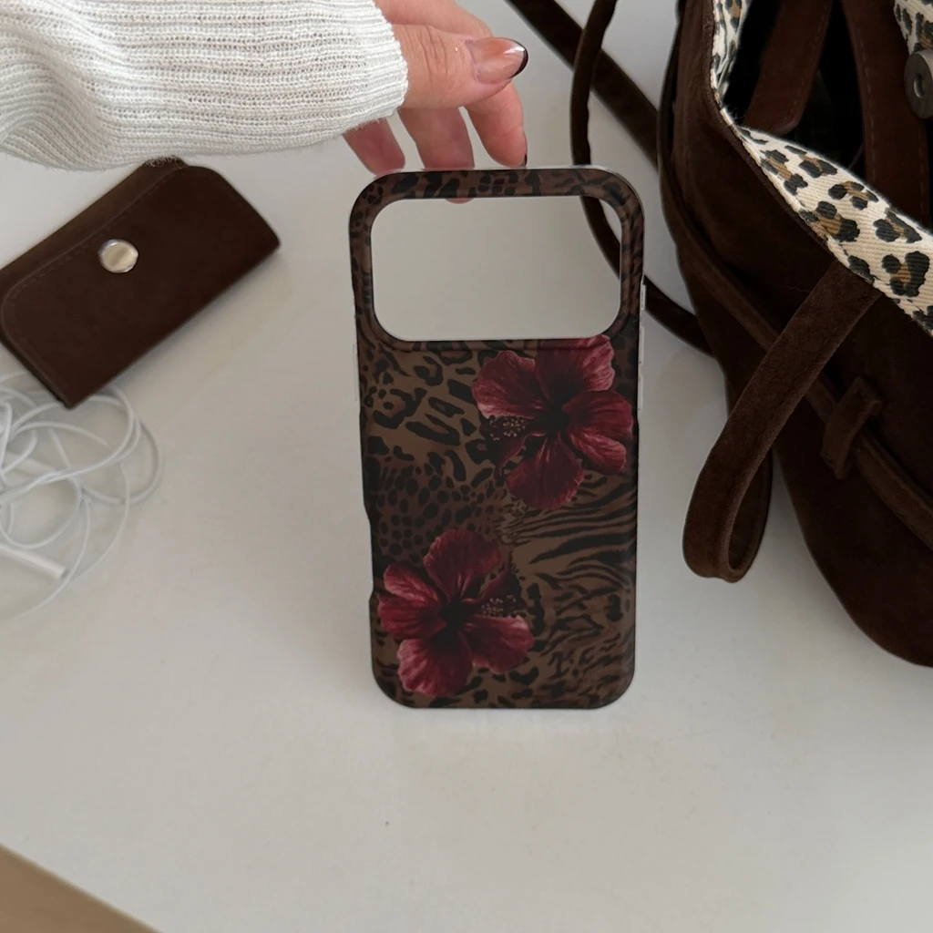 Vintage Leopard Print Red Hibiscus Flowers Matte Frosted Shockproof Protective Phone Cover Case for iPhone 18 17 16 15 Pro Max