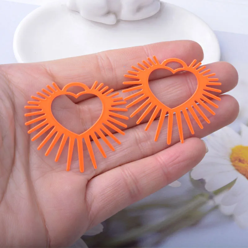 20 Stück AB8806 Messing-Schmuckanhänger in Hellgolden, Herz-Charms, fluoreszierendes Gelb, Anhänger für DIY-Schmuck, Ohrringe, Halsketten, Accessoires für Frauen – Detail 3