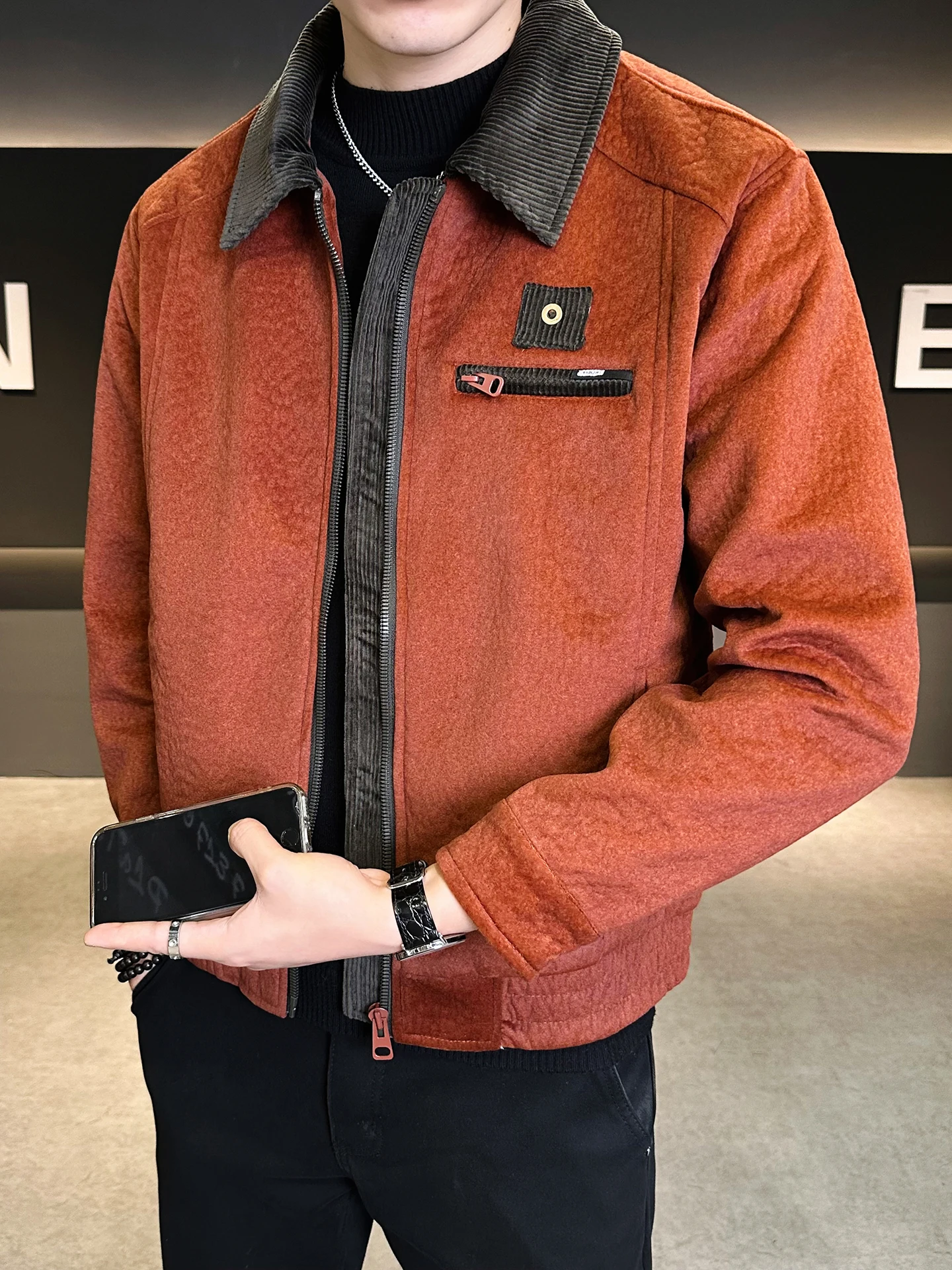 

Faionable Мужская кожаная куртка Осень Зима Новый модный бренд Универсальный цветной воротник-стойка Высококачественное ощущение ...