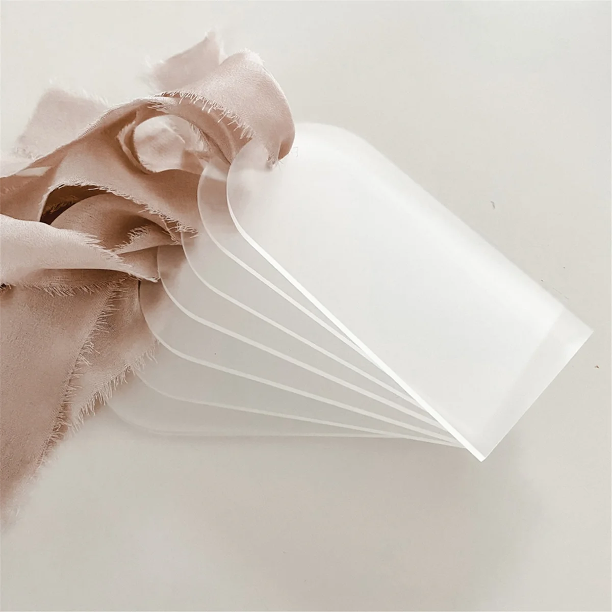 HHTL Elegant Arch Ribbon Wedding Place Cards Acrylic Table Tags with 15 Signage