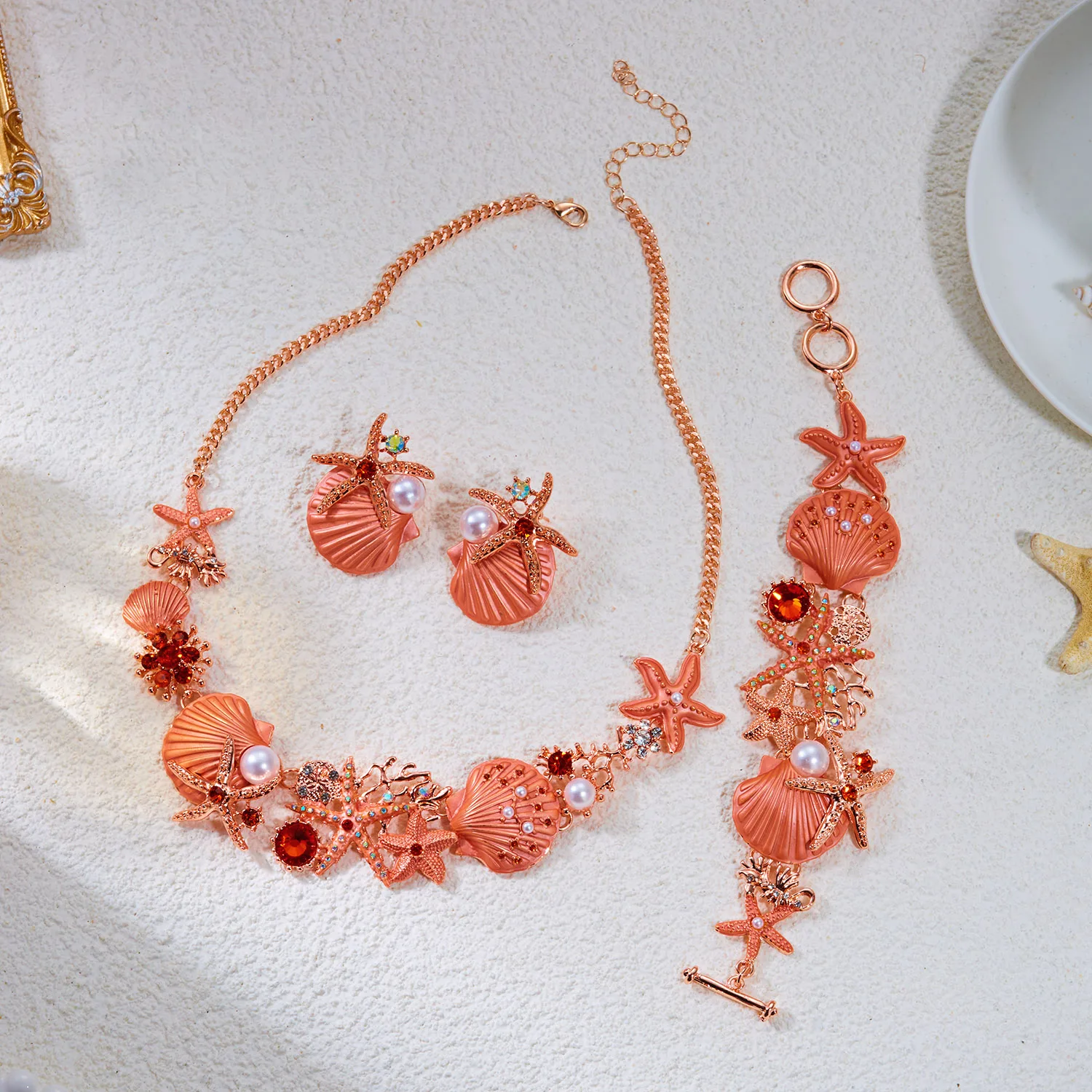 Sommerliches orangefarbenes Emaille-Schmuckset mit Seestern, Muschel und Koralle für Damen – Übertriebener Metall-Ozean-Charm-Schmuck als Geschenk – Detail 6