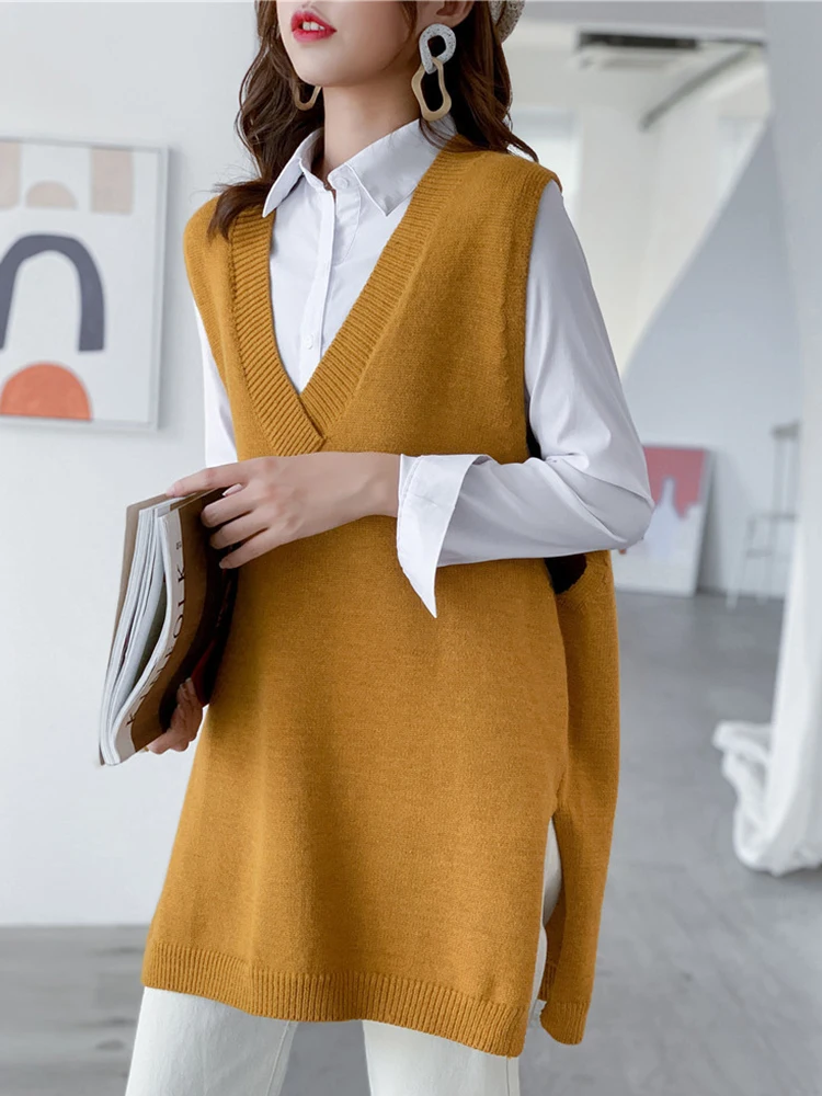 [EAM] Yellow Side Slit Big Size Knitting Sweater V-Neck Sleeveless Women Pullovers New Fashion Tide Spring Autumn 2024 1DH6441