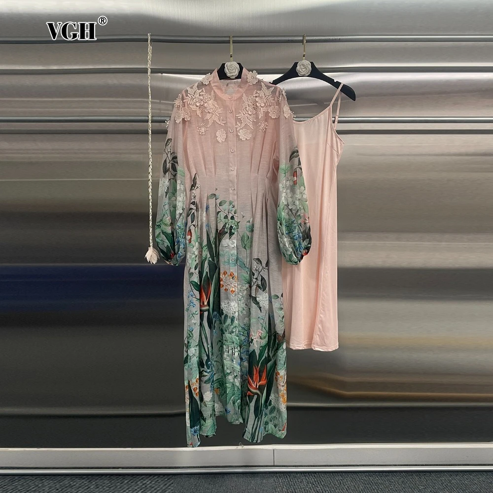 VGH Набор из двух предметов с принтом для женщин, воротник-стойка, рукав-фонарь, 3D украшение в виде лепестков, длинная рубашка с однотонным платьем на бретельках, женское новое VGH Набор из двух предметов с принтом для женщин, воротник-стойка, рукав-фонарь, 3D украшение в виде лепестков, длинная рубашка с однотонным платьем на бретельках, женское новое