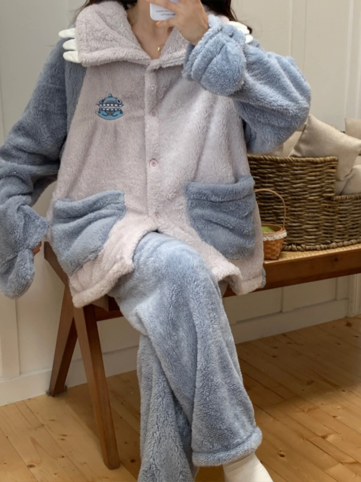 

Adorable Shark Pajama Set Women's Winter Coral Fleece Outerwear Thick Cartoon Long Robe Home Clothes Two-Piece Set Cotton Mat...
