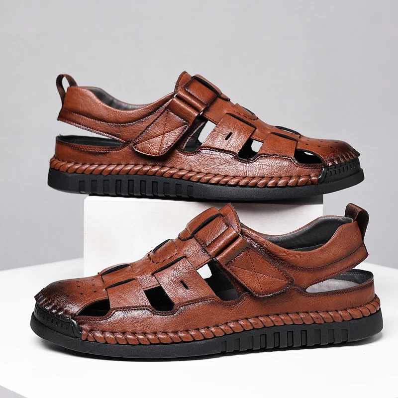 メンズサンダル夏の新レトロファッション呼吸カジュアル保護つま先ビーチサンダルアンチスリップ耐摩耗性フラットスリッパ男性のための