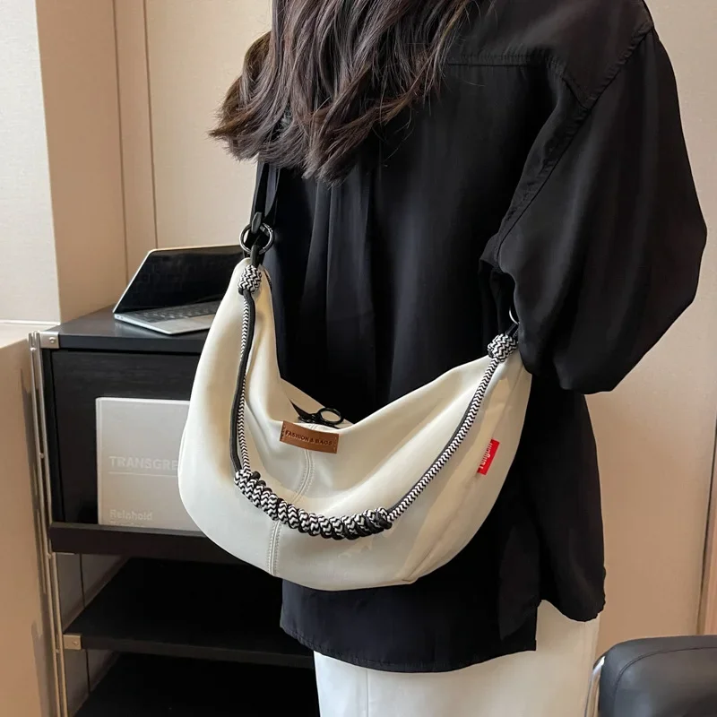 Netizen Crossbody Bag for Women 2023 New Fashion High Capacity One Shoulder Commuter Bag Fashion Versatile Korean Canvas Dumplin