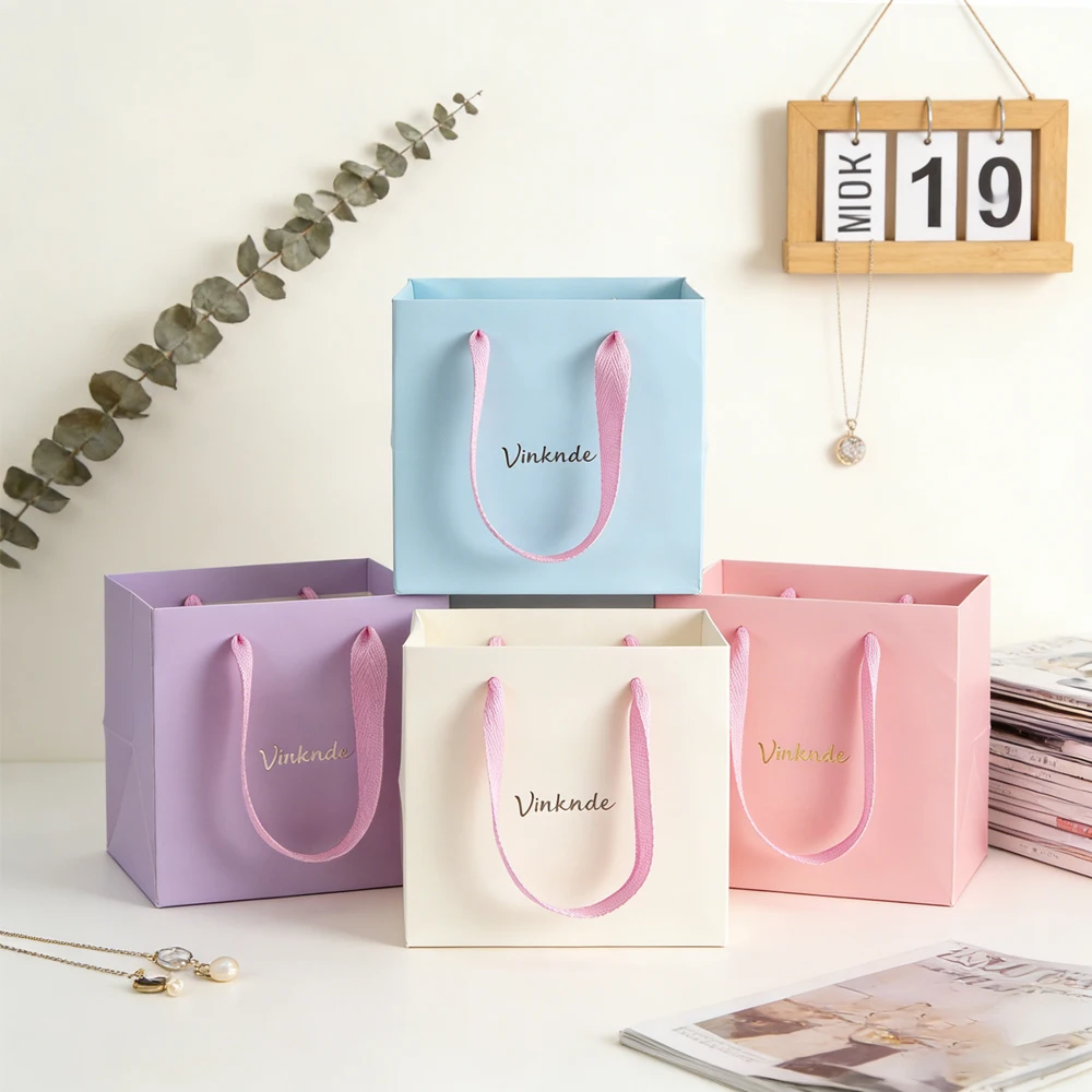 

50PCS Bulk High Quality Pretty Gift Paper Tote Bag Gift Box Ornament Pajama Book Handle Paper Box Bag Can Custom Logo