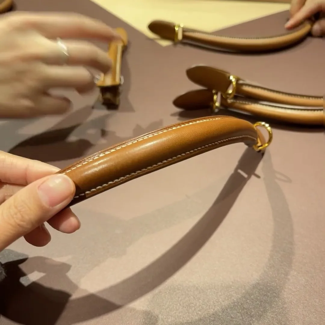 حقيبة يد من جلد البقر الأصلي للنساء ذات سعة كبيرة حقيبة يد عصرية محمولة للسيدات من جلد توغو عمل يدوي شخصي