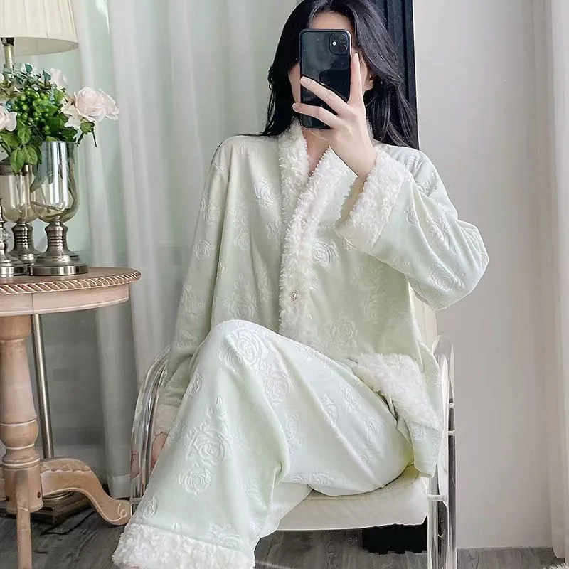 مجموعة ملابس نوم مخملية سميكة على شكل جزيرة ملابس منزلية نسائية بأكمام طويلة ورقبة على شكل حرف V وأزرار نمط مريح للشتاء الترفيهي #3