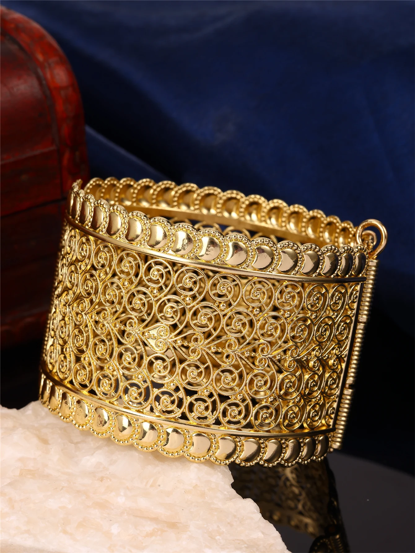 1 Piece of Vintage Palace-Style Women's Bracelet, Hollow-Carved, Ultra-Wide Design, Jewelry for Arab Women to Wear at Weddings, Banquets, and Festivals