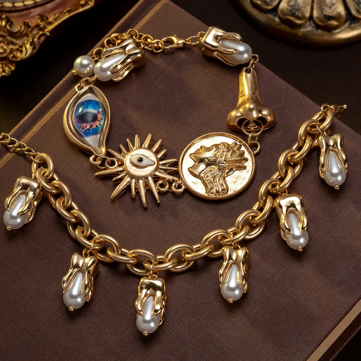 

Devil's eye, European and American exaggerated bracelets, high-end sense of retro literary eyes, teeth bracelets