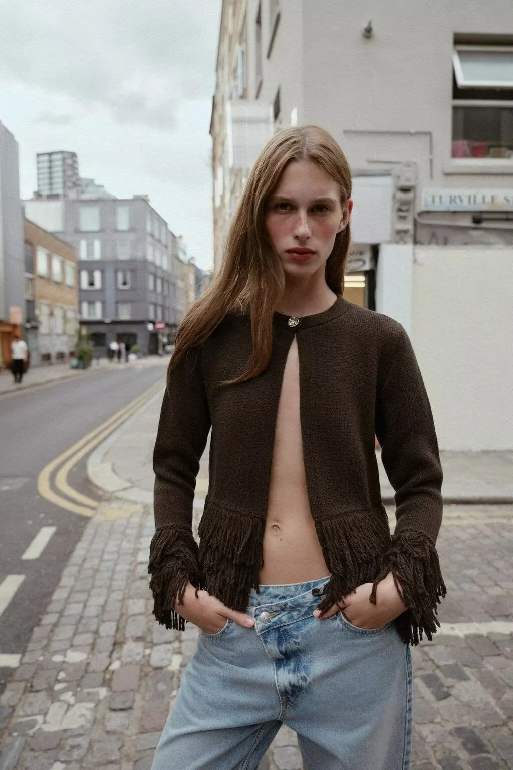 

BB6809 ZA25 Осенняя новая женская мода в европейском и американском стиле, простая повседневная вязаная куртка с кисточками и пуговицами 6427109