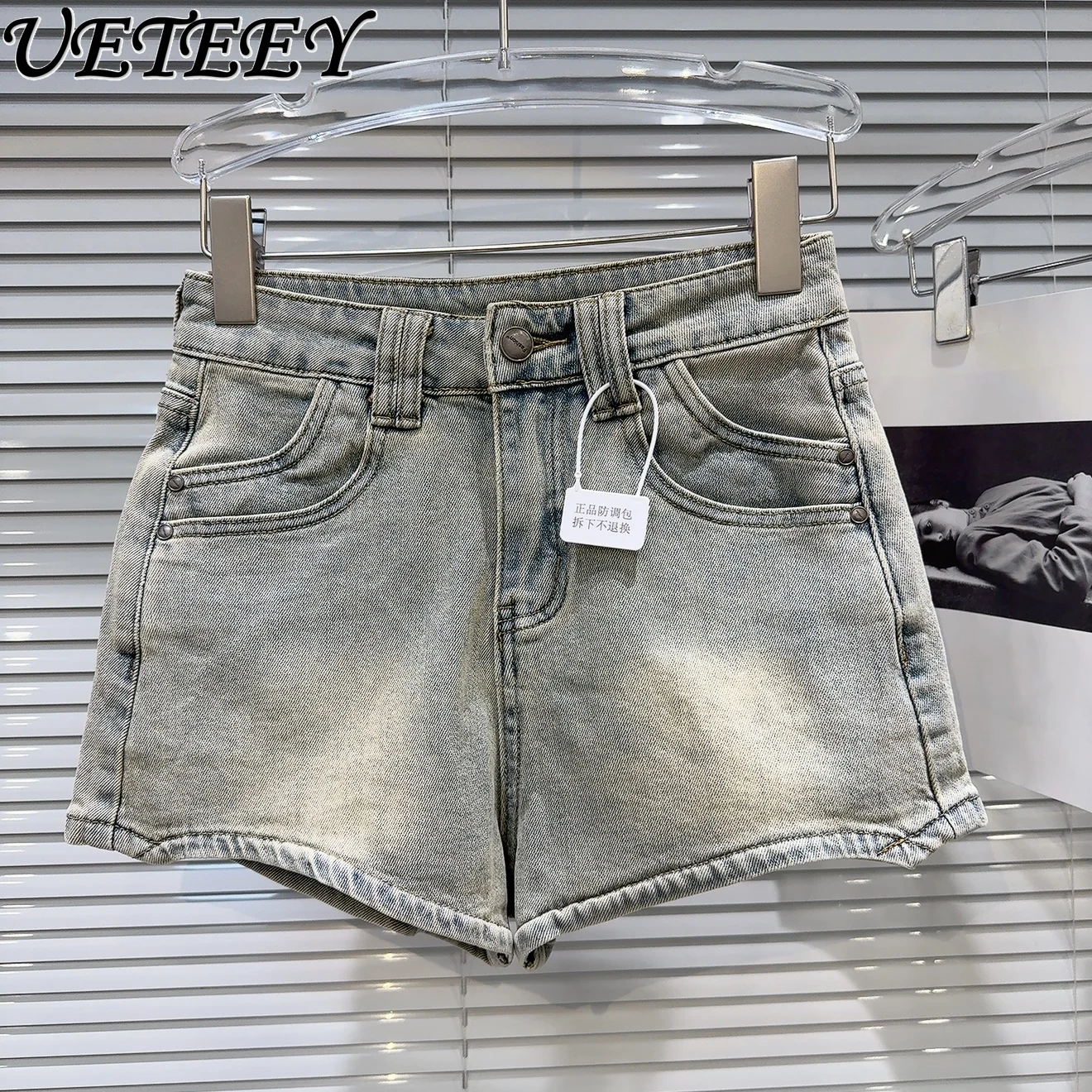 2025 Summer New Street Cool Double-layer Pocket Wash Retro Jeans Shorts Women Street Polished White Denim Shorts High Street
