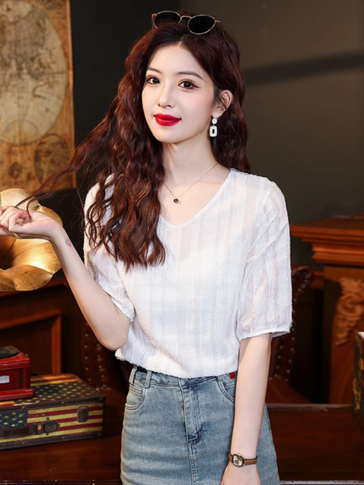 

Белая женская летняя футболка с V-образным вырезом и коротким рукавом, в полоску, свободного кроя, из шифона, с милым дизайном, из полиэстера.