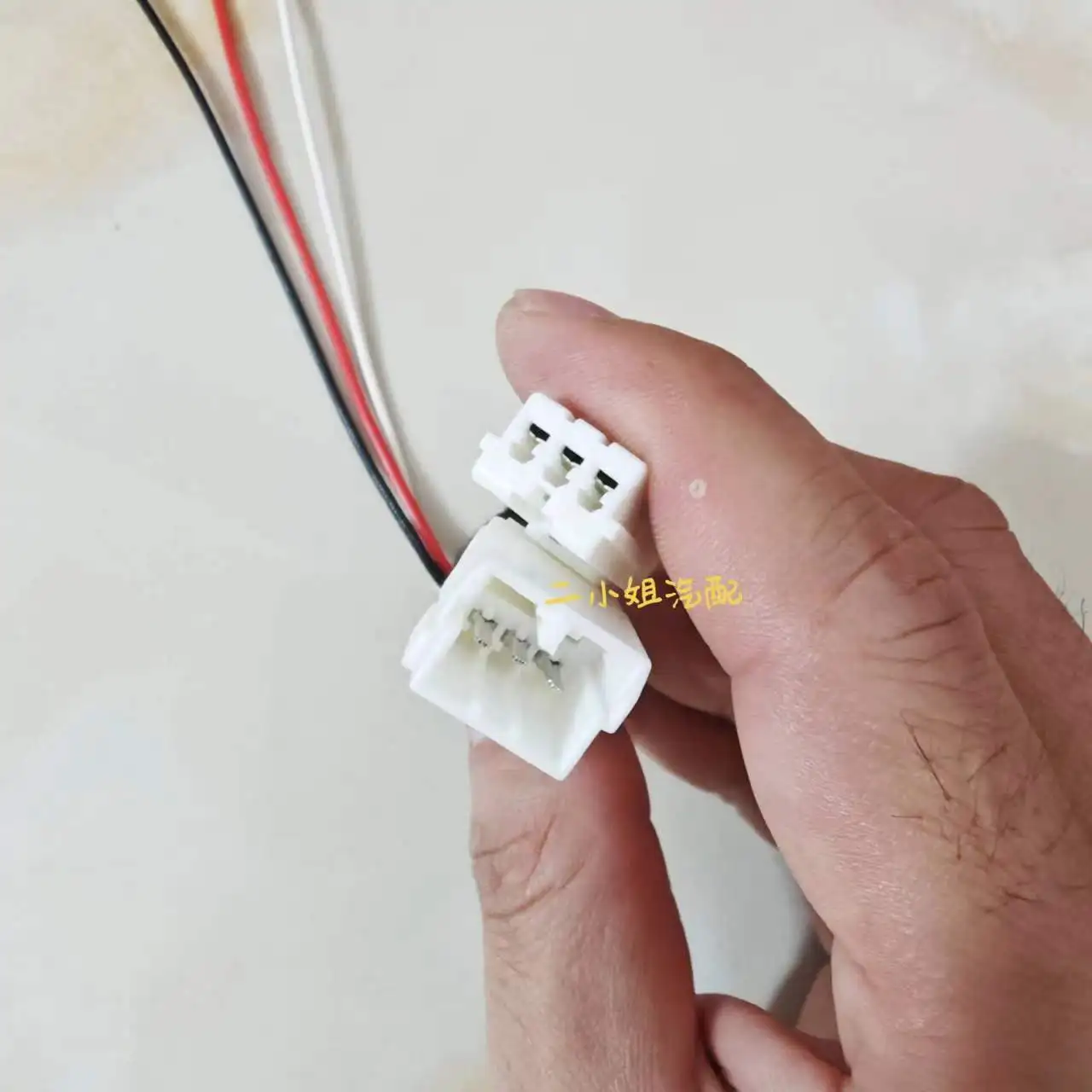 Suitable for kia shibo tuojie trunk light to take out the wire kia shibo tuojie trunk to install light strip adapter