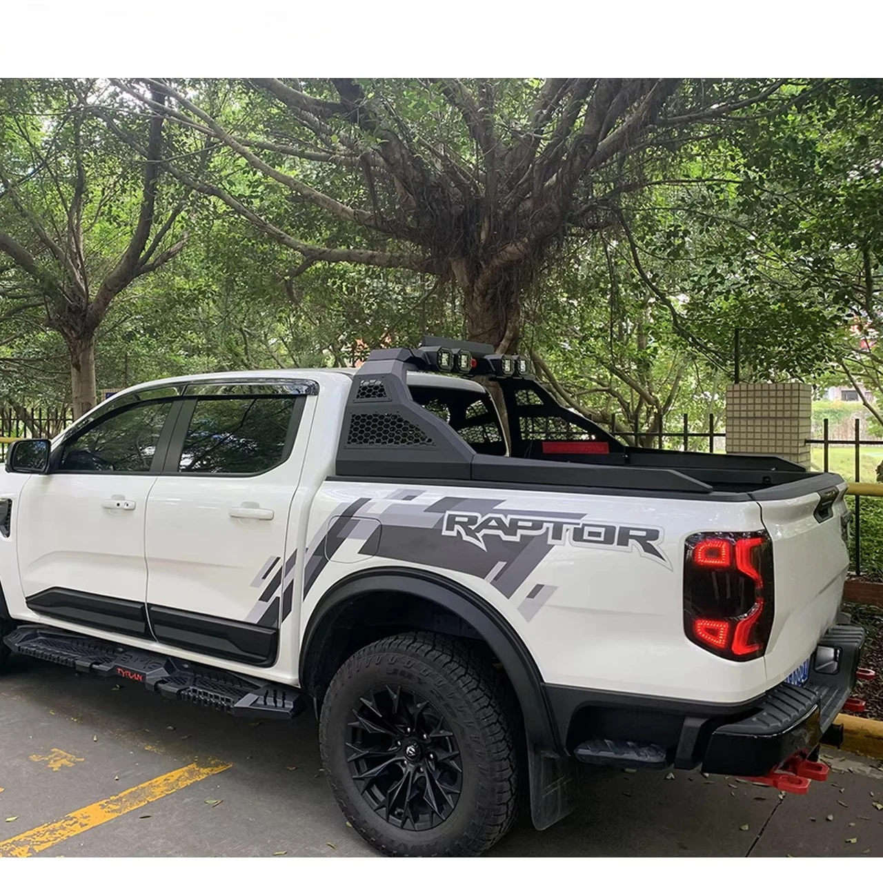 4WD Roll Bar with Electric Spotlight Roof Light for Hilux Vigo Revo Navara Dmax Ranger Np300 Trucks Universal Steel Roll Bar