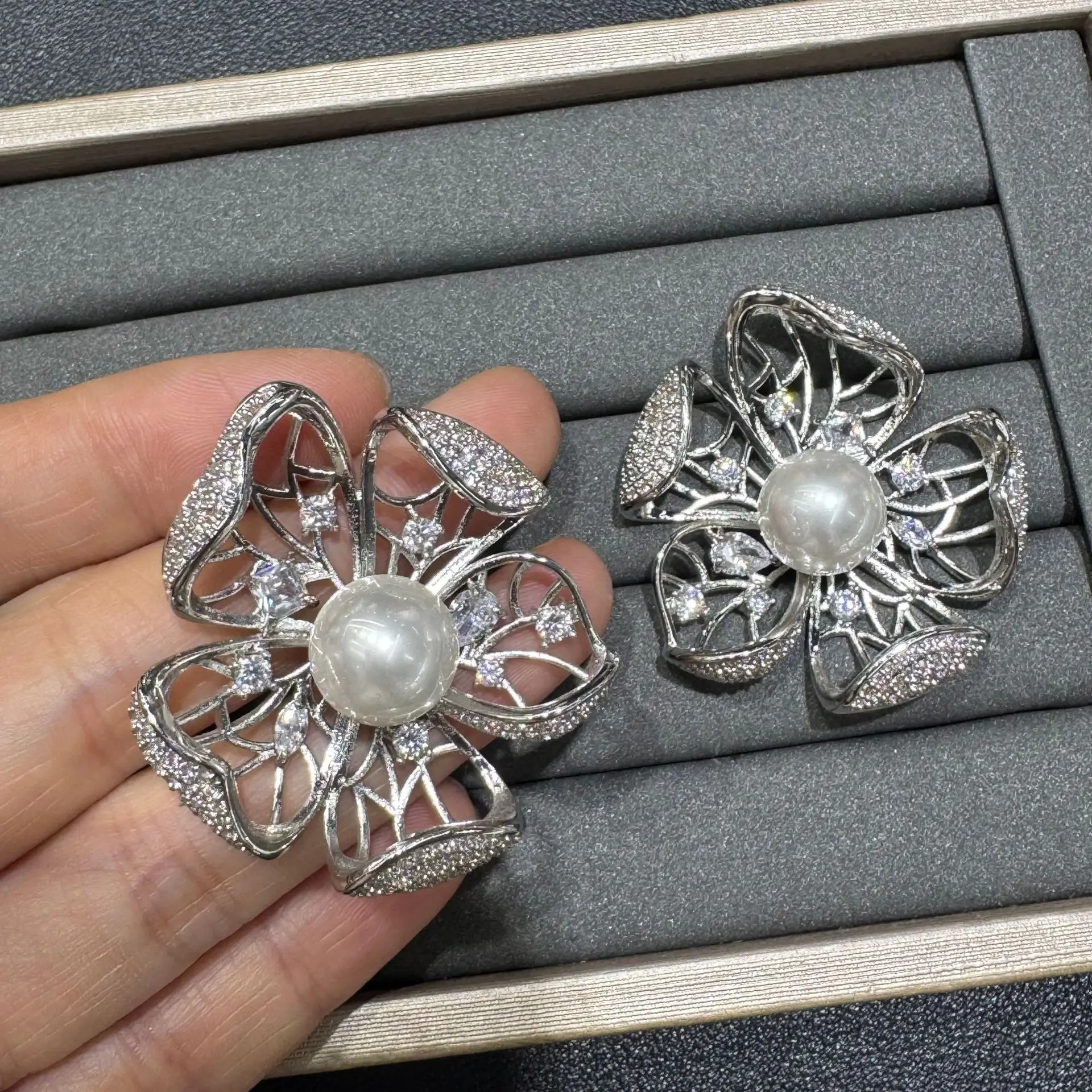 

Luxurious Hollow Flower Pearl Stud Earrings with Cubic Zirconia Gold Silver Tone Statement Earrings for Women party jewelry