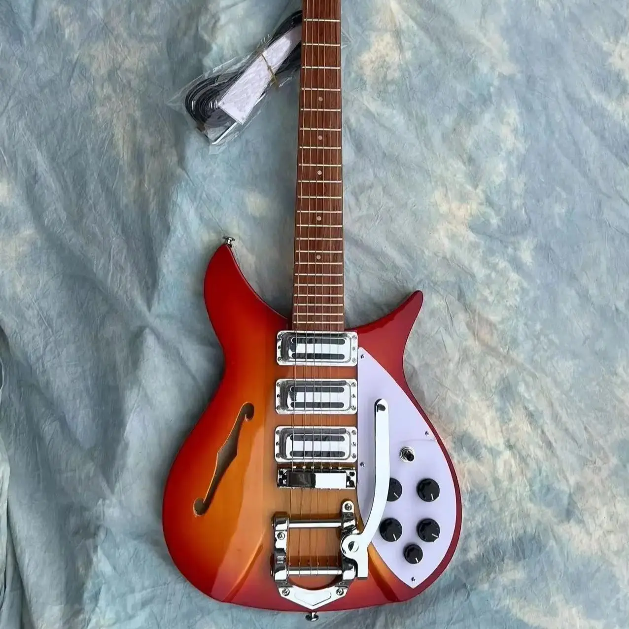 2026年新製品 リッケンバッカー325ギター、チェリーサンバーストカラー