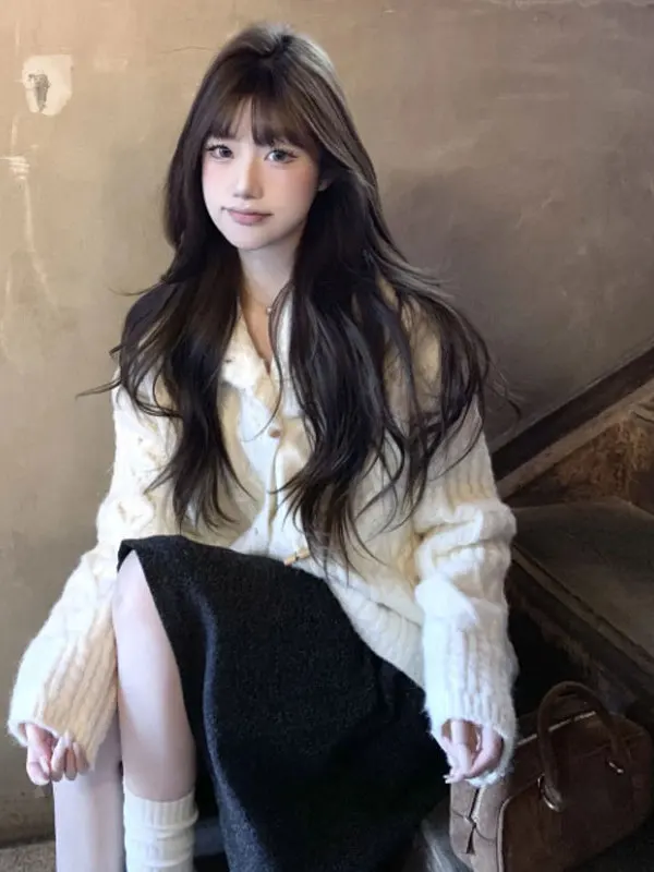 

Korean Sle Lazy Faion Unique Horn Button Collar Sweater Design Spring 2026 Top Women's Loose Fit Long Sve Knitwear