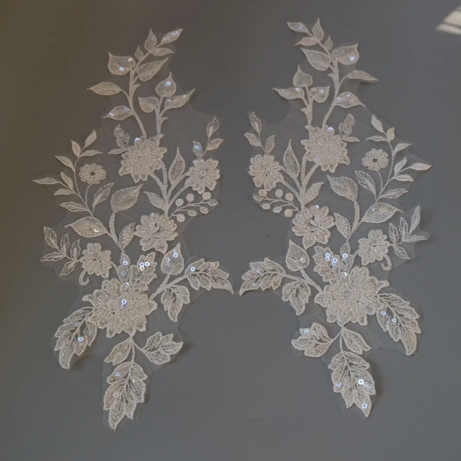 Appliques en dentelle brodée de perles blanches ivoire pour robes de mariée, patchs appliqués en strass, parches brodés ropa