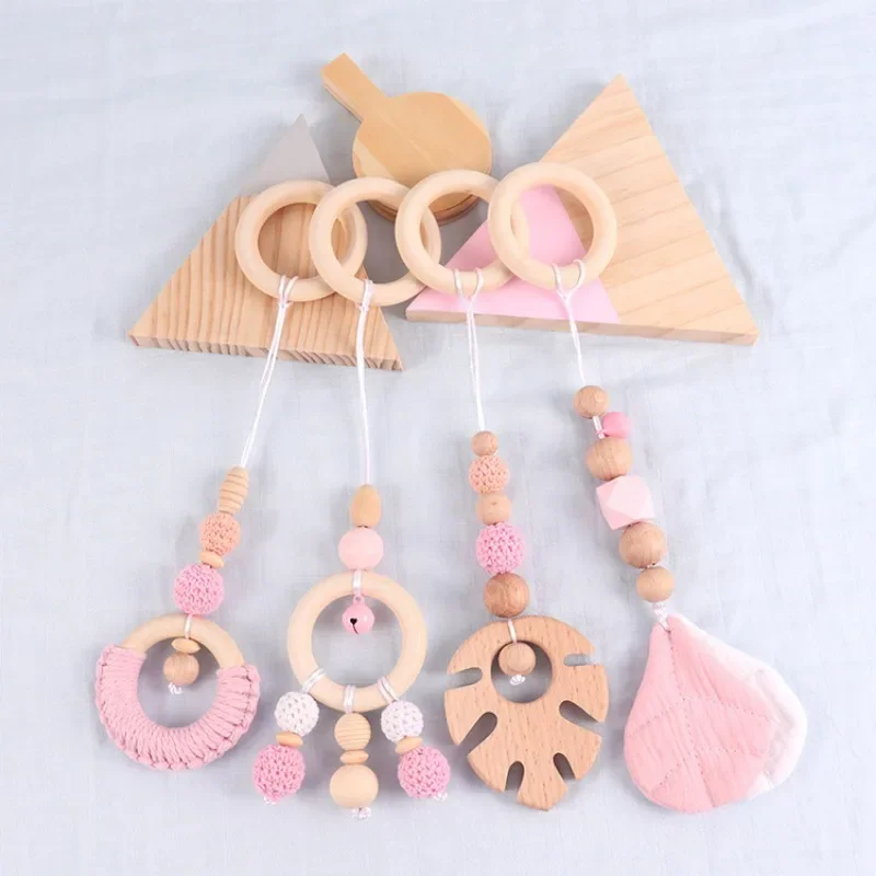 Nuovo set di 4 pendenti da palestra in legno per bambini con gancio, coniglietto rosa, farfalla, per bambini, telaio da palestra, passeggino, decorazione con ciondolo appeso per carrozzina per culla