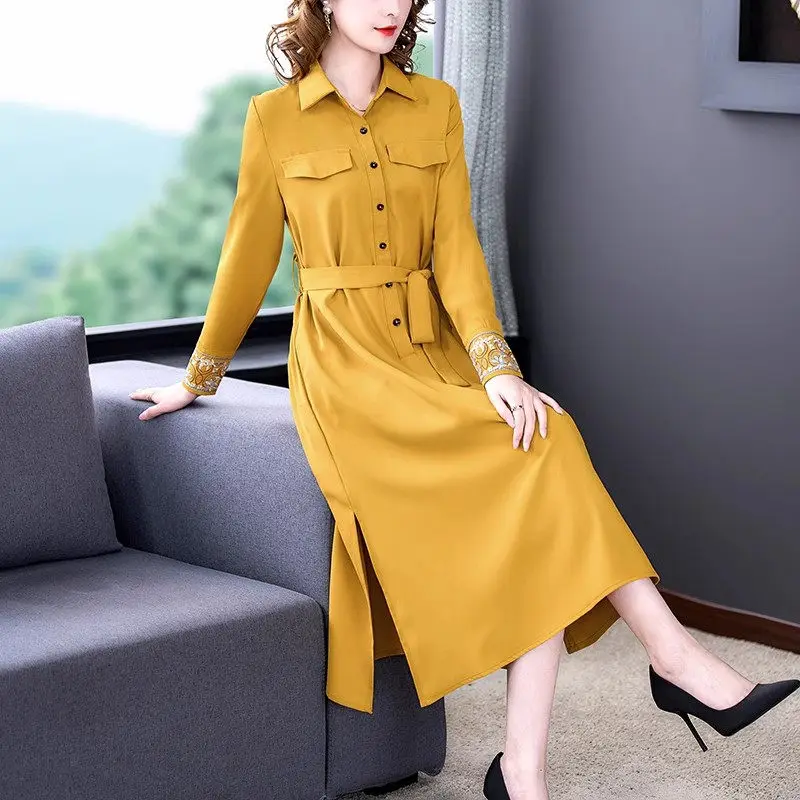 2023 Autumn Dress Middle Aged Women's Fashion And Temperament Large Size Loose Vintage Embroidery Shirt Dress Lace Up Robe Z3167