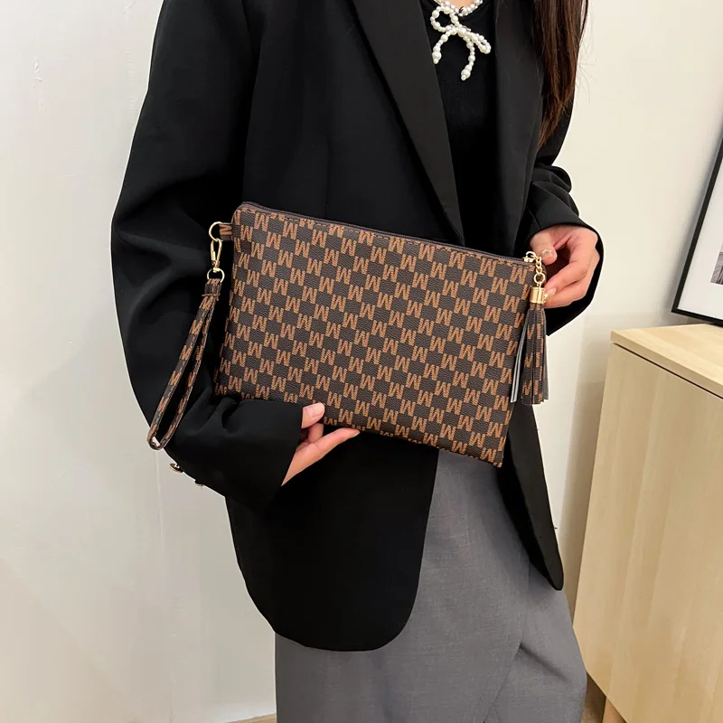 

Leopard Print Handbag Women's Bag Fashionable Versatile Envelope Bag Letter Retro Mobile Phone Change Bag New Model