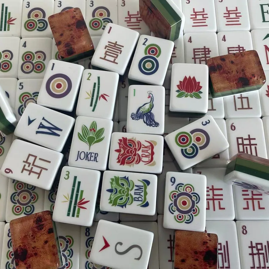

US American Mah Jong Complete Set 160 Color Engraved Acrylic Mahjong Tiles Joker Dragon Pattern Traditional American Board Gam