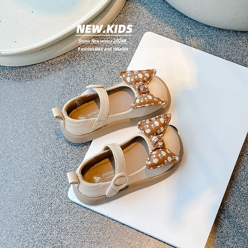 Dziewczęce skórzane buty z antypoślizgową miękką podeszwą Bow Outdoor PU Girls Four Season Casual Leather Shoes Rozmiar 26-36 Sandalias De Mujer