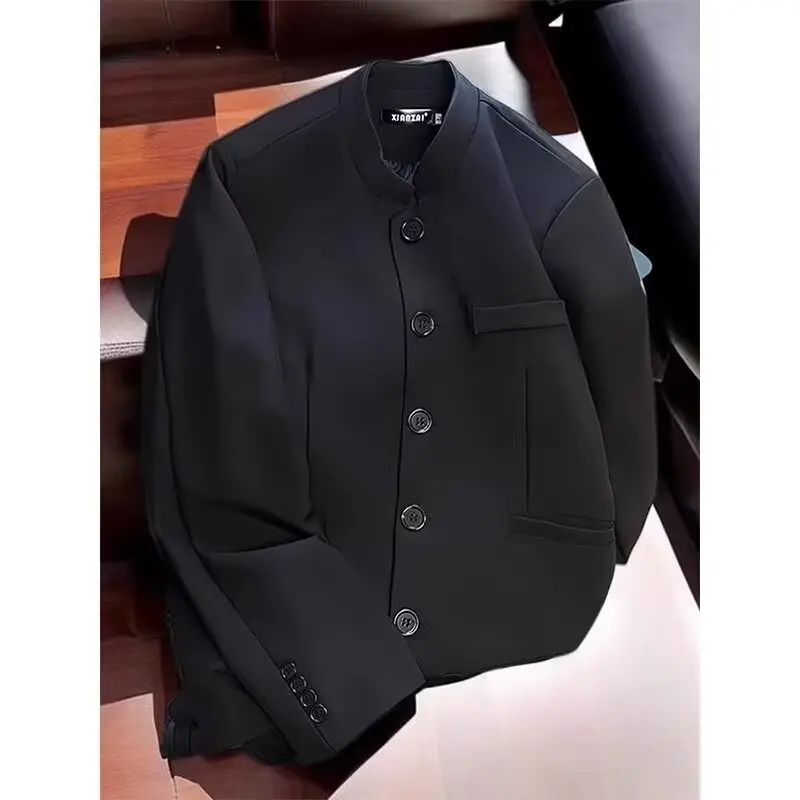 

Весной и осенью 2023 года есть модный приталенный мужской костюм Чжуншань в корейском стиле, повседневный костюм с воротником-стойкой.