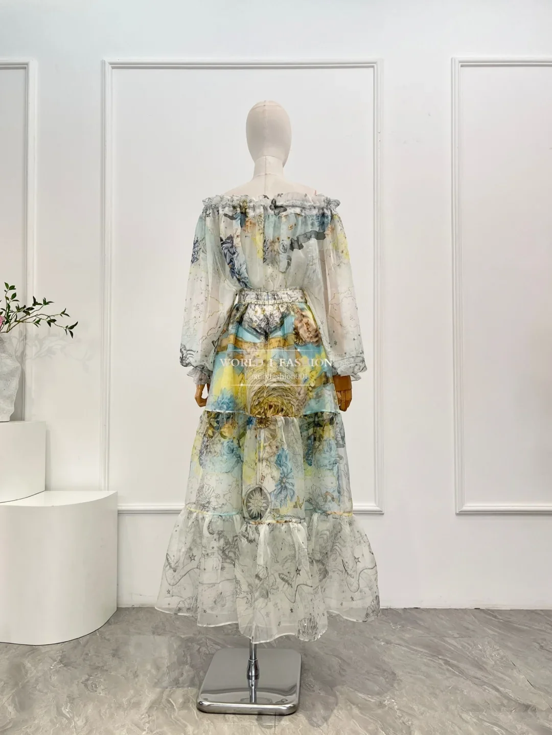 2025 New High Quality Floral Map Star Print The Off Shoulder Ruffles Diamonds Blouse Tops and Midi Skirt Set