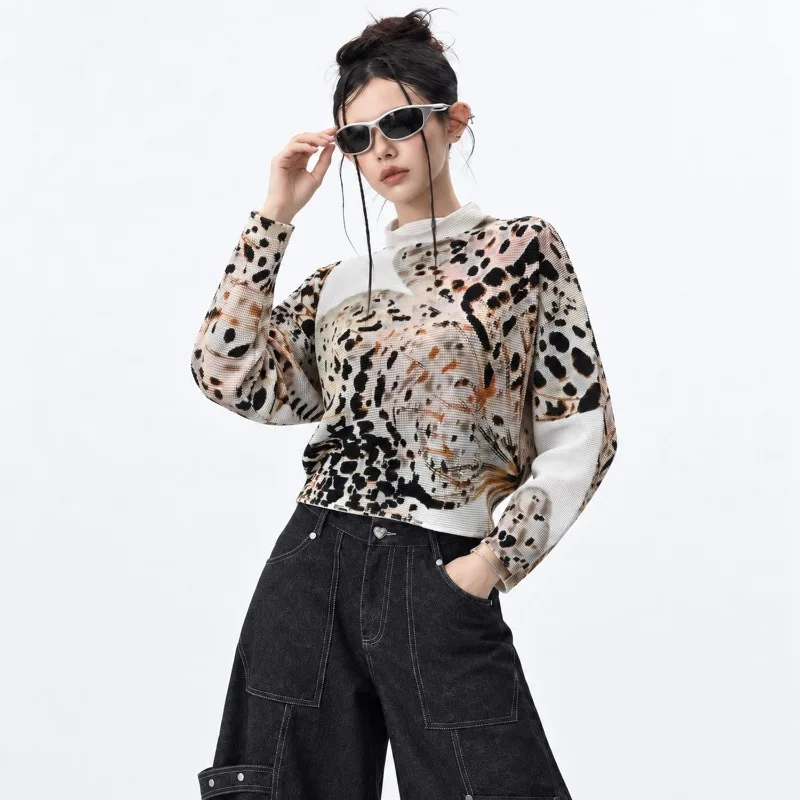 Miyake Pleated 2026 Retro Leopard Print Short T-Shirt for Women Half High Collar Batwing Long Sleeve Fashionable Top for Autumn