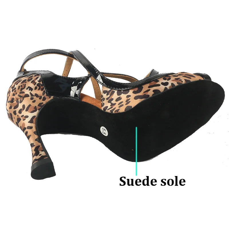 Wedopus Scarpe da ballo latino con cinturino incrociato personalizzato Scarpe da ballo in raso leopardato inglese Scarpe da ballo tango Sasha Tacco alto 9 cm
